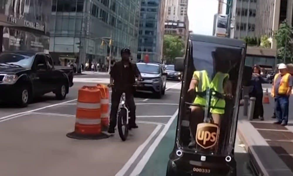 ups-deliversages-packages-in-manhattan-in-a-cute-four-wheeled-electric-assist-cycle_2 (1)